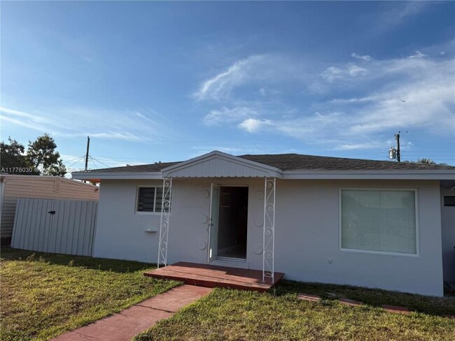 Primary Photo - 2 bedroom in Hollywood FL 33023