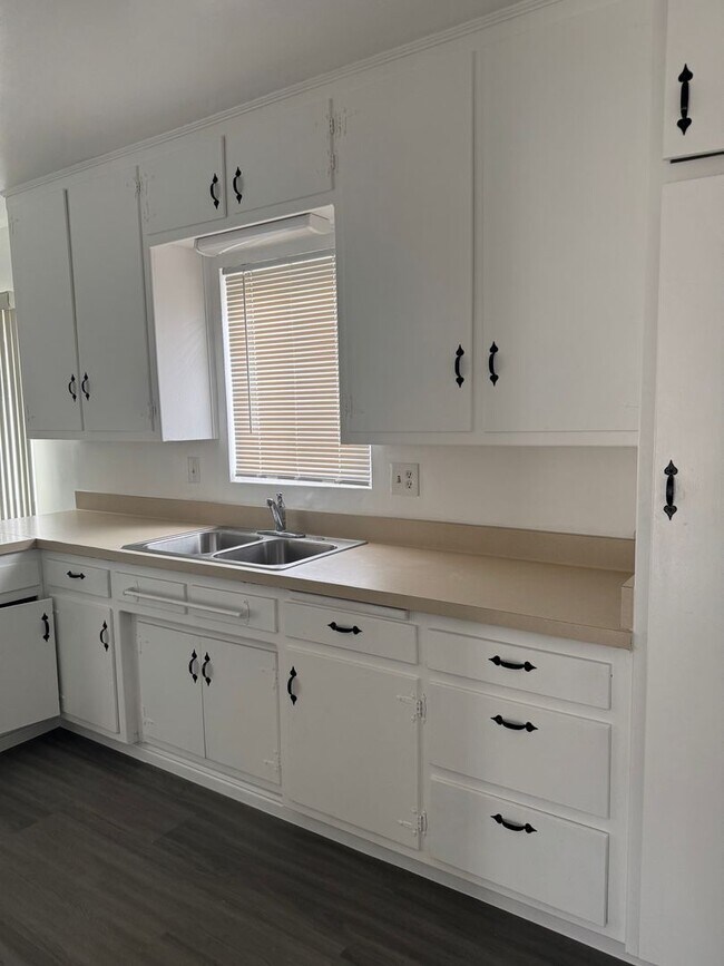 Building Photo - GW-840