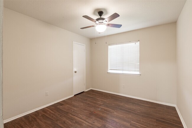 Building Photo - 4922 Temple Bell Dr