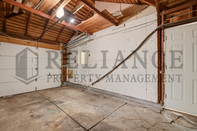 Building Photo - 571 S Roosevelt St