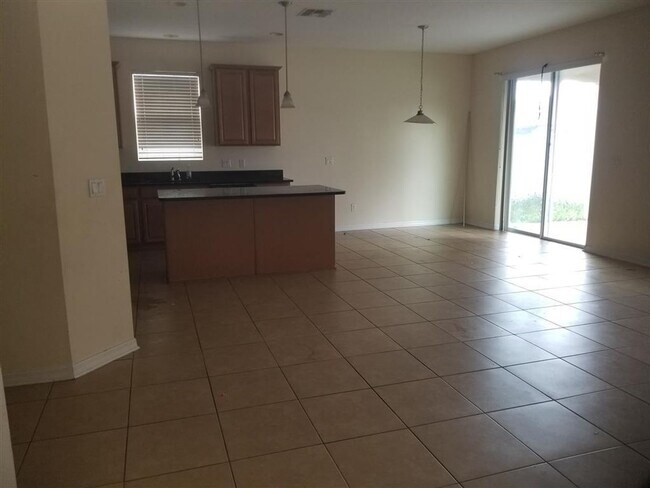Building Photo - Move in Ready Home in Great Location