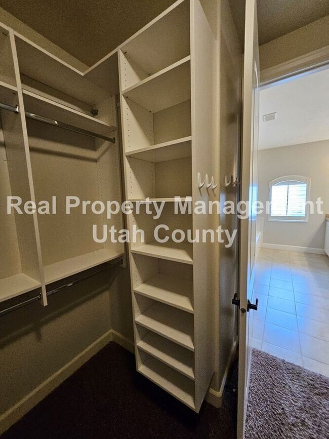 Building Photo - 950 N 940 W