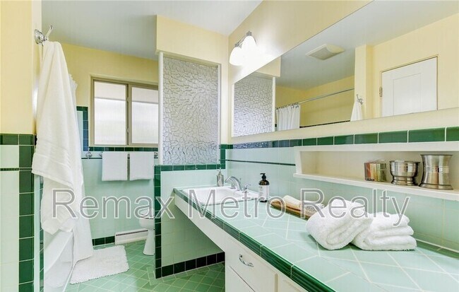Building Photo - 12527 11th Ave NW