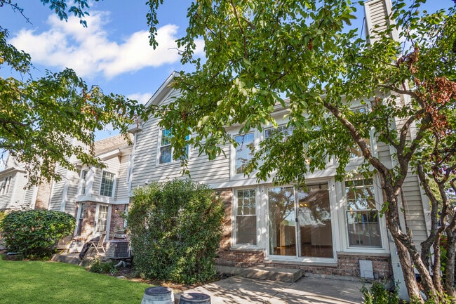 Building Photo - 807 Fairmont Ct