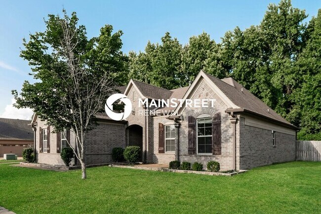 Building Photo - 4 Bedroom Pet-Friendly Home in MEMPHIS, TN with Main Street Renewal