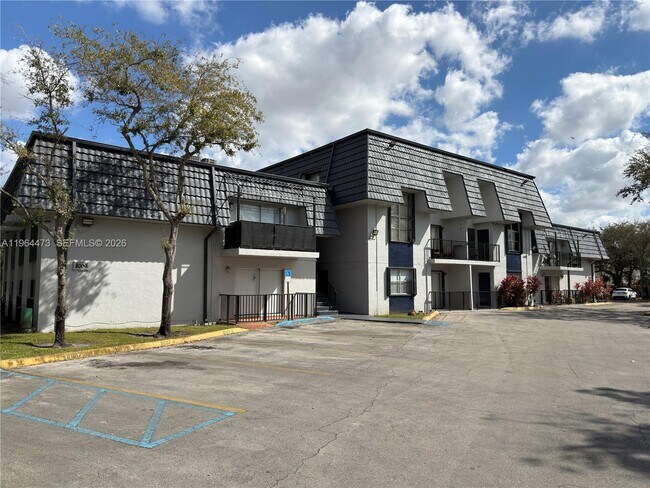 Building Photo - 8009 W 6th Ave