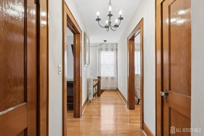 Building Photo - 415 Main St