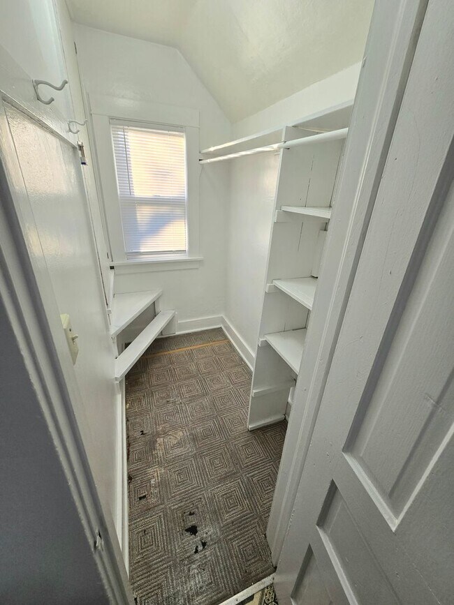 Building Photo - 4028 14th Ave