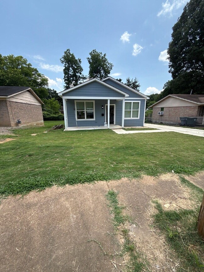 Building Photo - Fully Renovated Spacious 3BR in South Memphis – Section 8 Welcome