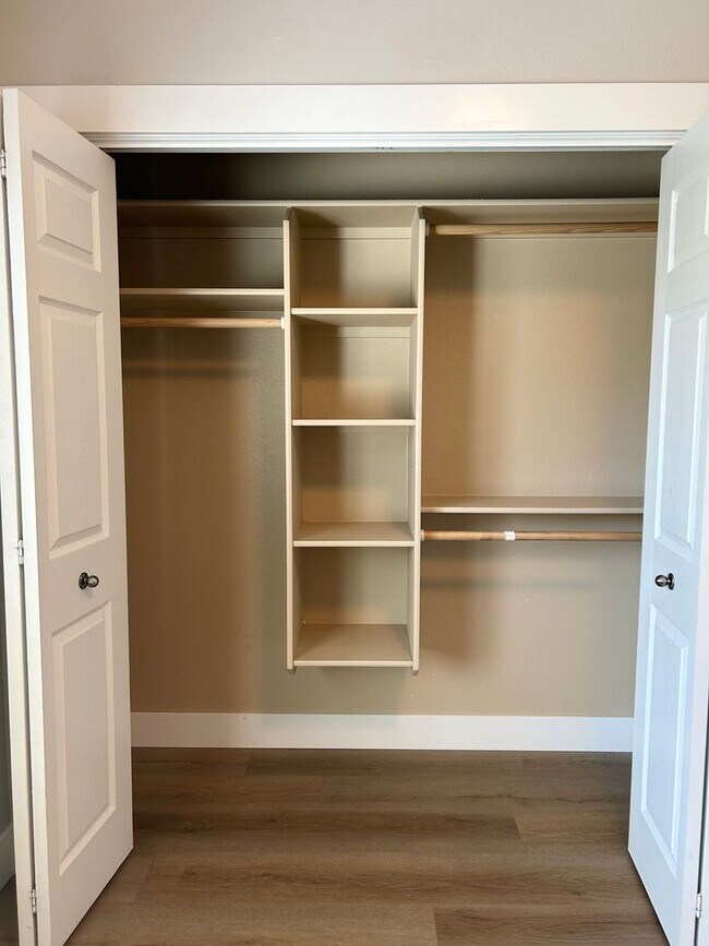 Building Photo - Lochsa Falls 5 Bedroom Home with Private B...