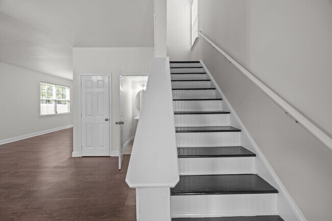 Building Photo - Charming Summerville Rental
