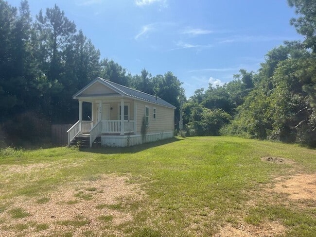 Building Photo - Adorable cottage
