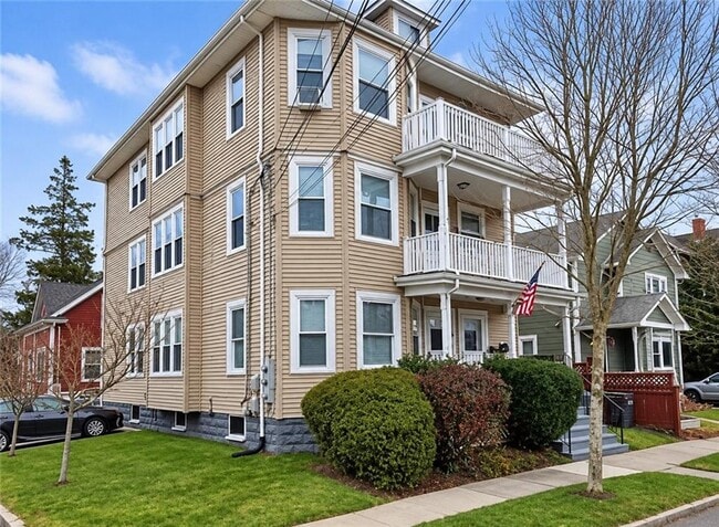 Building Photo - 219 Cole Ave