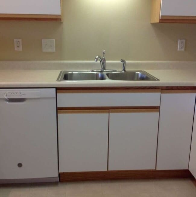 Building Photo - $1,250 | 2 Bedroom, 1 Bathroom Condo | Dog Friendly* | Available for August 1st, 2026 Move In!