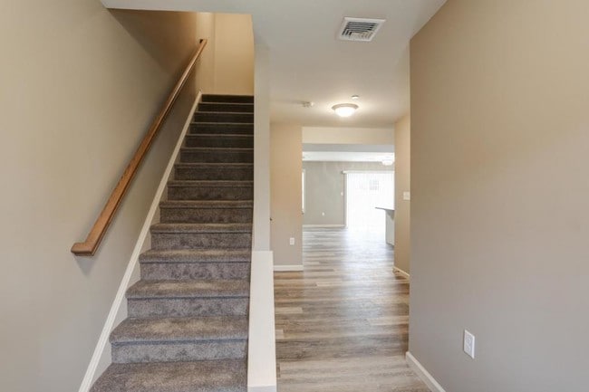 Building Photo - 30 Brook Side Dr