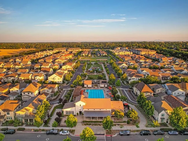 Building Photo - Premier 2/2 Condo in The Cannery