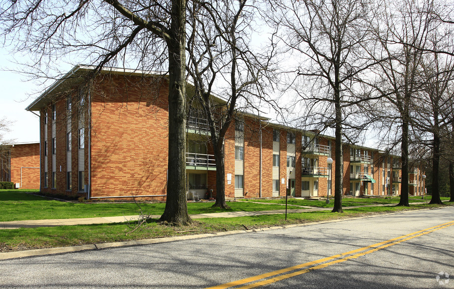 Building Photo - Pinecrest Apartments