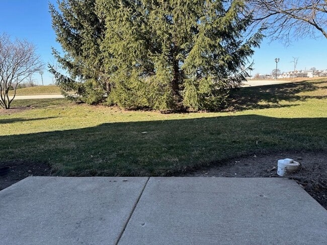 Building Photo - Excellent 2 Bedroom Plus Huge Loft  2.5 Bath and 2 car attached garage