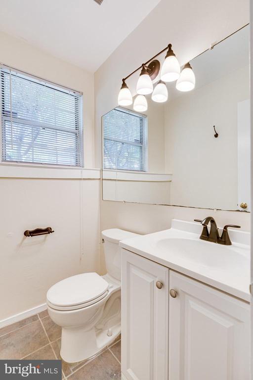 Building Photo - 2374 Hunters Square Ct