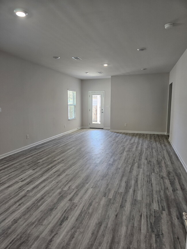 Building Photo - "New Construction 4-Bed Gem on Renova Driv...