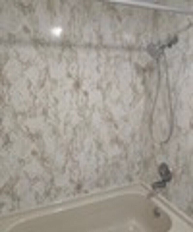 Building Photo - 612 Pine Grove Ct