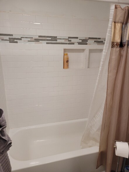 Building Photo - 10 9th Ave