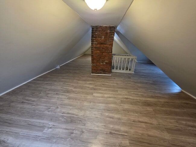 Building Photo - Spacious 3-Bedroom Home with Granite Countertops & Huge Eat-In Kitchen