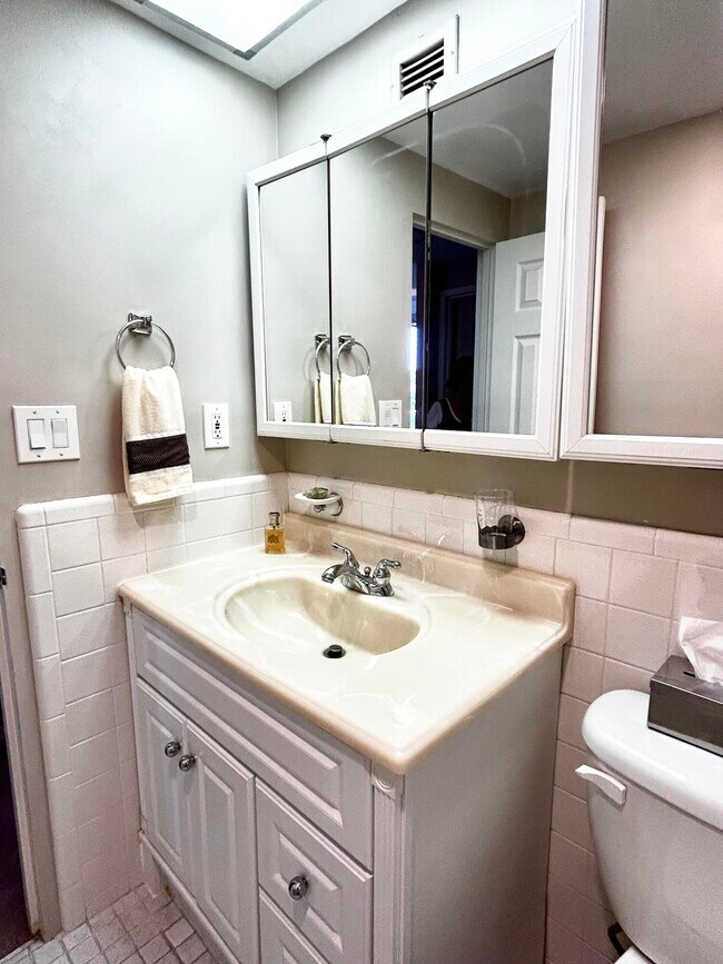 Building Photo - 2840 S Ocean Blvd