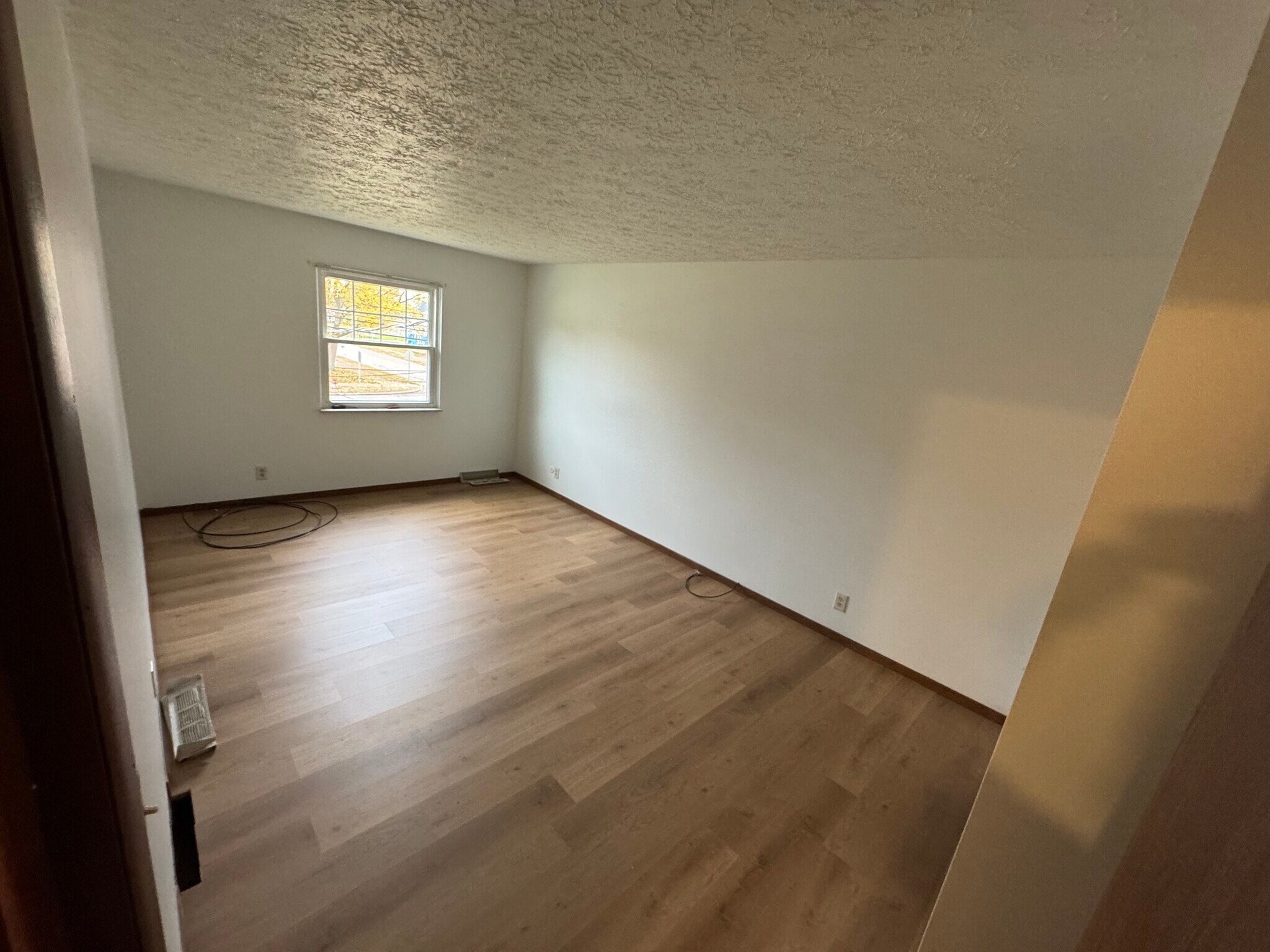 Building Photo - 545 Mentor Ave