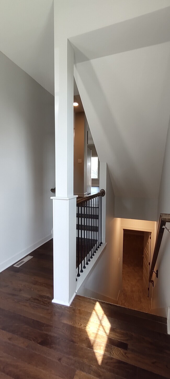 Building Photo - 15881 Valley View Dr