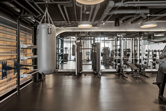 Building Photo - 527 S Damen Ave