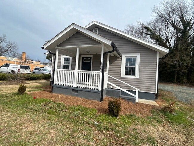 Primary Photo - READY TO MOVE IN! 2 Beds 1 Baths!