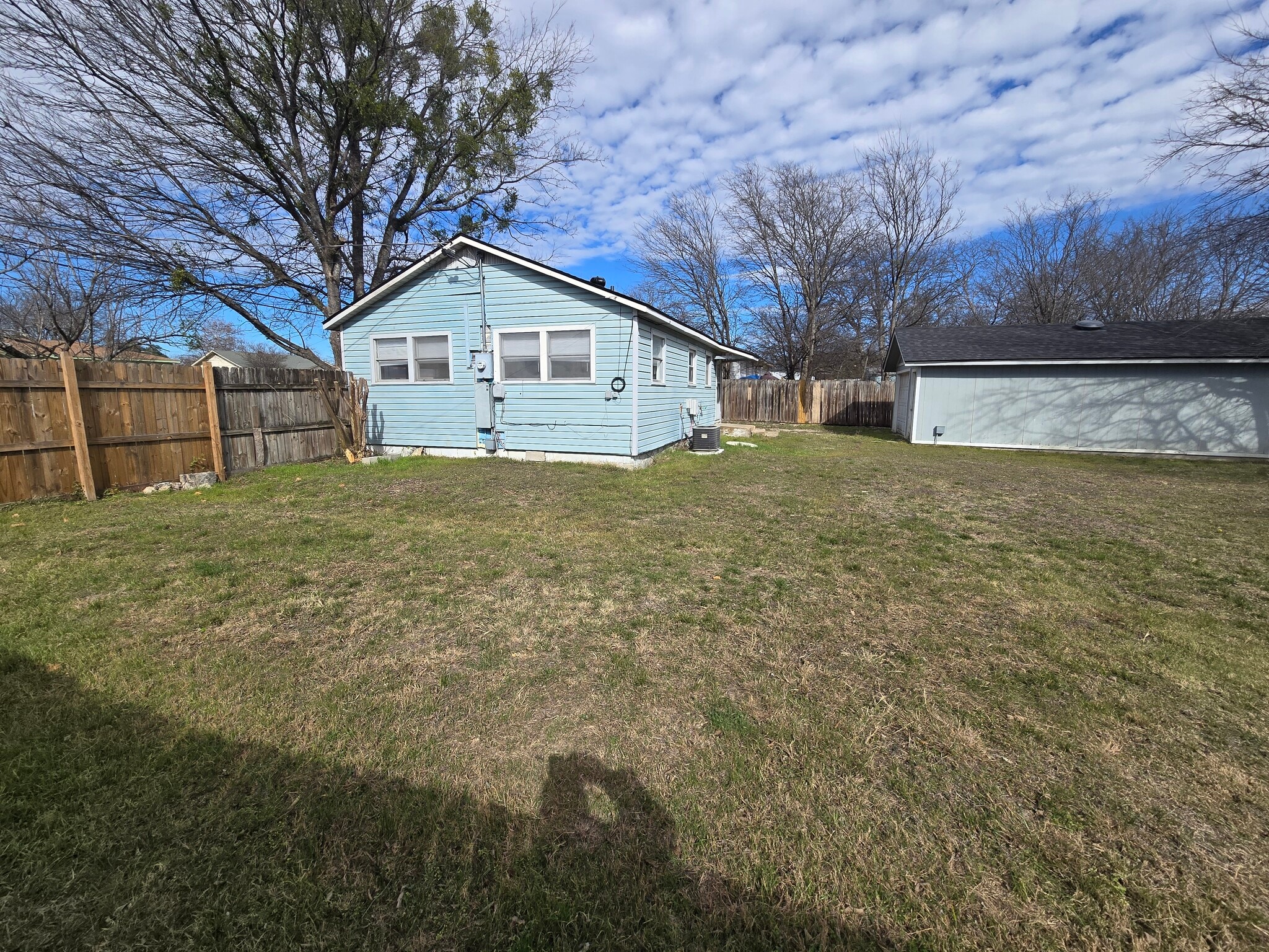 Backyard - secured pets allowed - 505 Veterans Ave