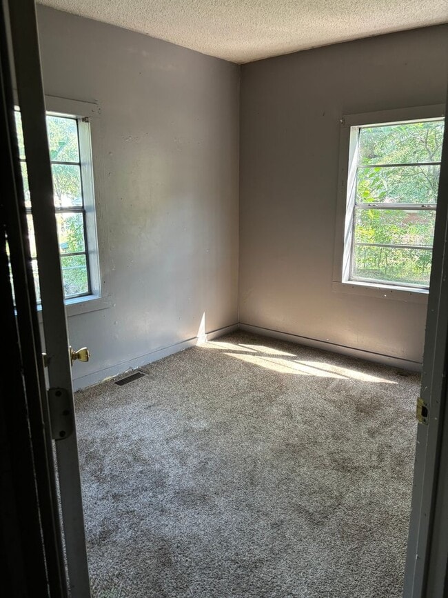 Building Photo - 3 Bedroom Home in Searcy