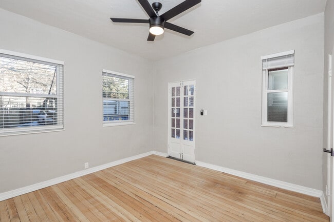 Interior Photo - 1030 Washington