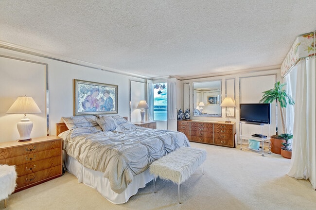 Building Photo - 5550 N Ocean Dr