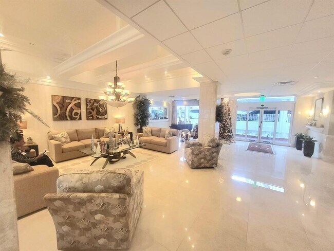 Building Photo - 1012 N Ocean Blvd