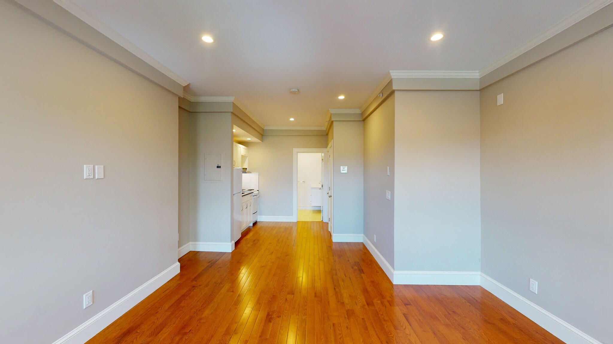 Building Photo - 873 Beacon St