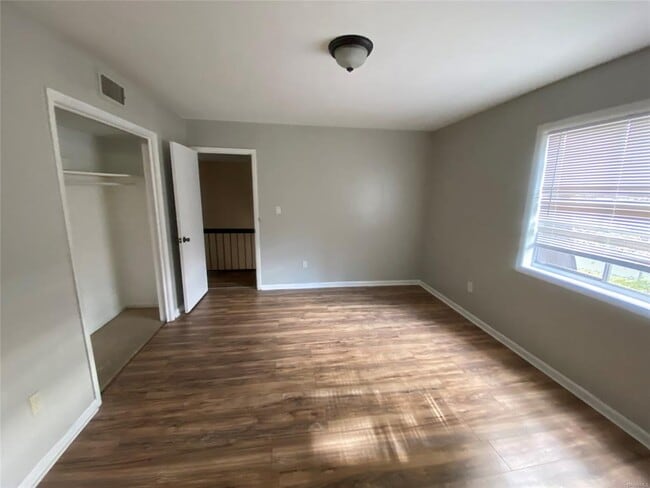 Building Photo - 2440 Price St