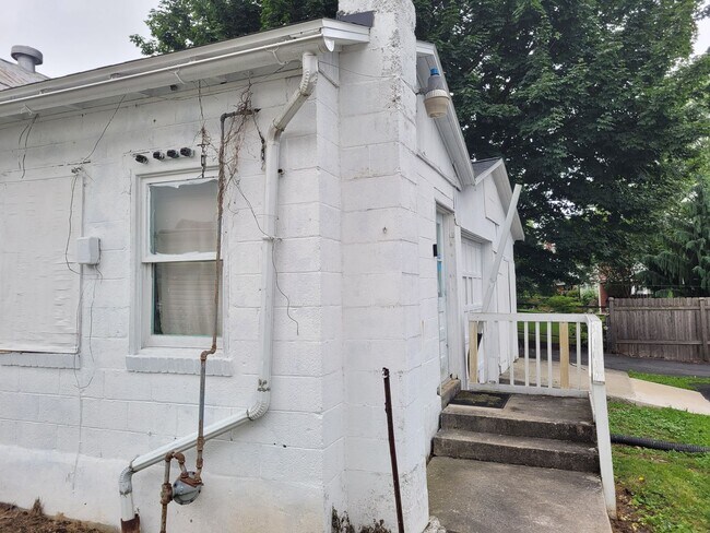 Building Photo - Large Garage in Palmyra/Campbelltown