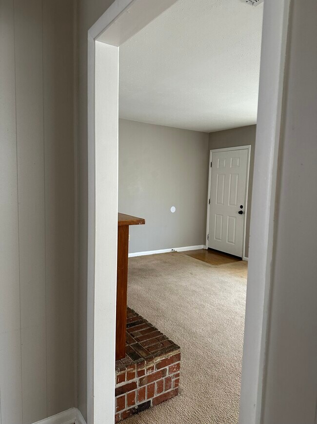 Building Photo - 2211 Shannondoah Dr