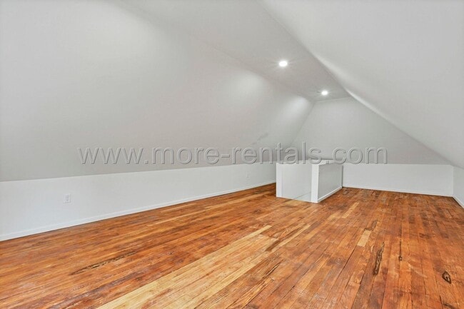 Building Photo - Stunning and move-in ready 3 bdr house