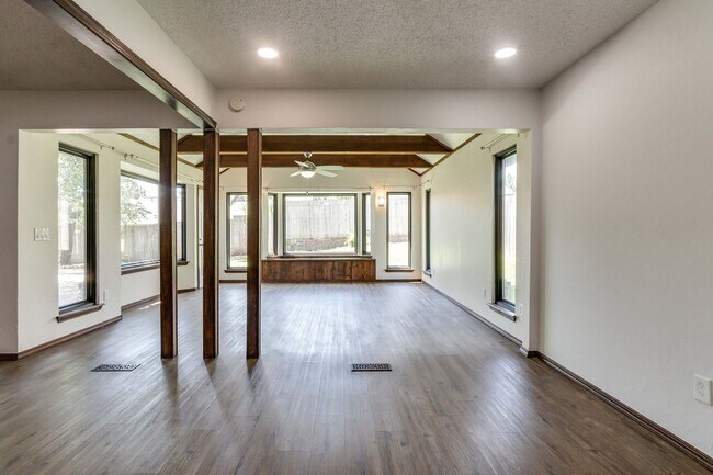 Building Photo - WALK JUST 2 BLOCKS TO EDMOND MEMORIAL – AV...