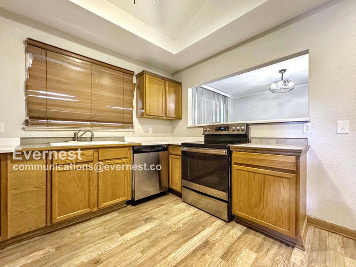 Building Photo - 4120 Clay St