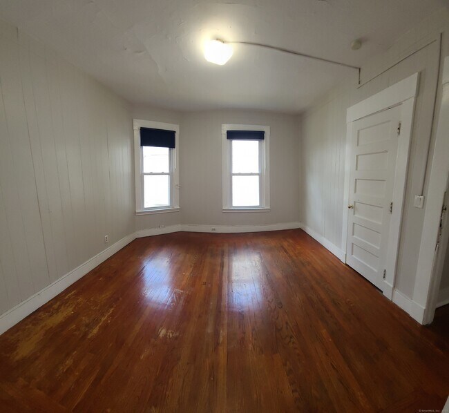 Building Photo - 985 Whalley Ave
