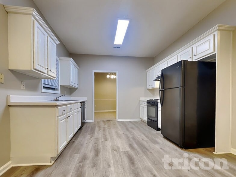 Building Photo - 5774 Broadleaf Way