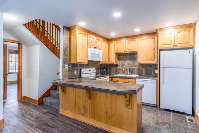 Building Photo - Old Town GEM Just 1 Block from PCMR!