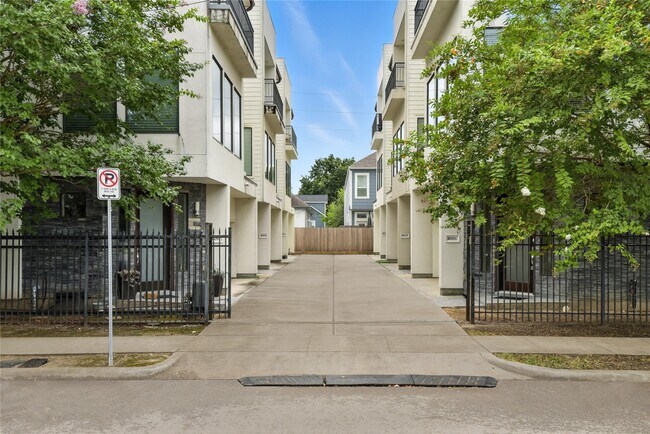 Building Photo - 1611 Spring St