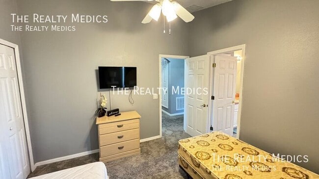 Building Photo - 4802 Cumbrian Lakes Dr
