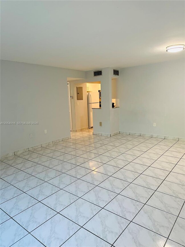 Building Photo - 9354 SW 77th Ave
